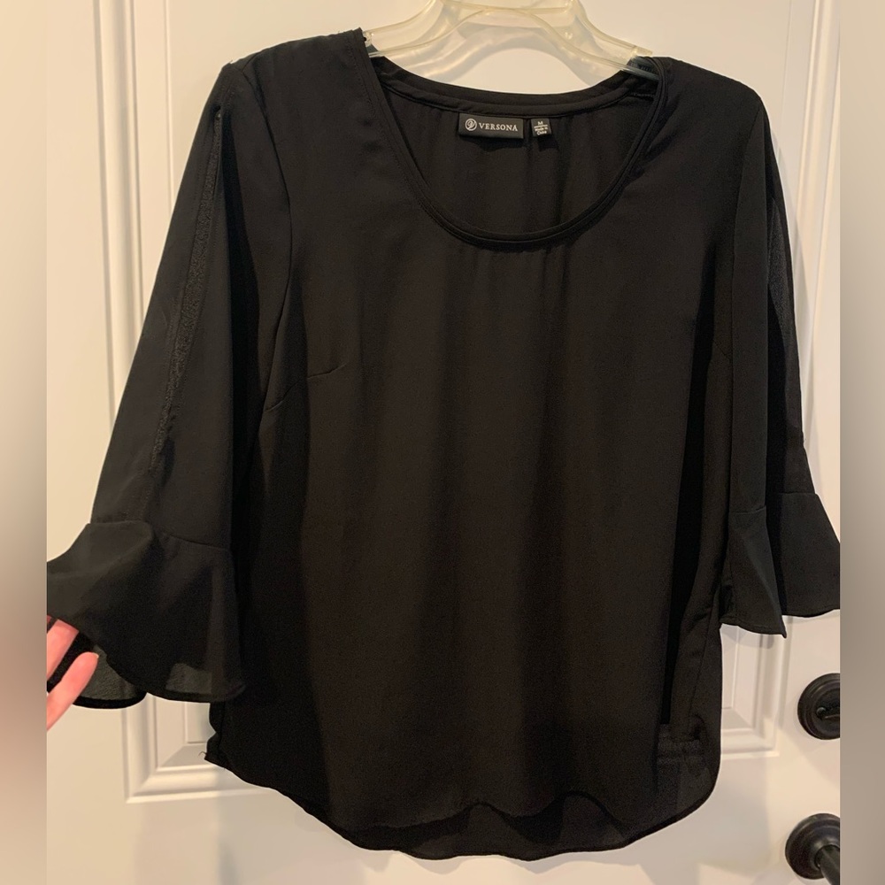 Versona Blouse with Ruffled 3/4 Length Sleeve with Slit.  
Sz Med